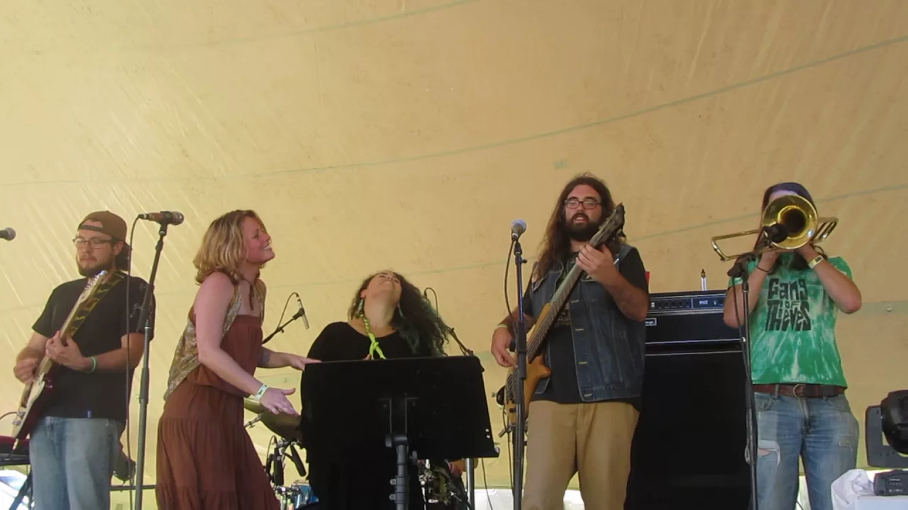 Hayley Jane and The Primates with Annie Goodchild    "Make It All Right"