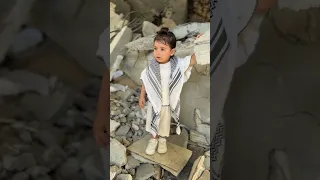 طفلة صغيرة فلسطينية لسا بعمر الورد 