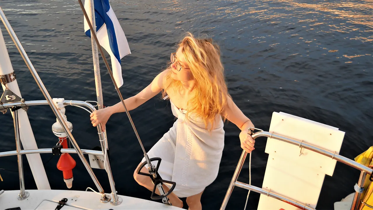 Reindeer poop and Arctic swimming – Alluring Arctic sailing [ep16]
