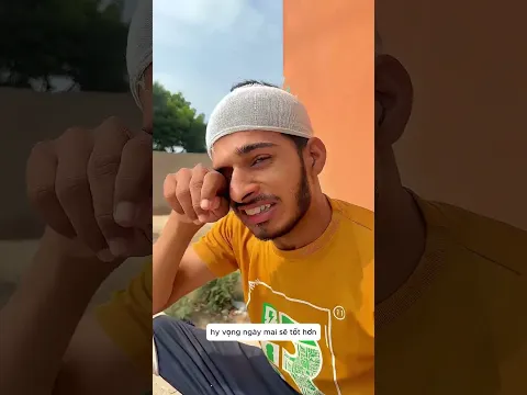 chú chó tốt bụng tặng đồ ăn cho người nghèo
