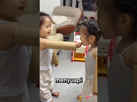 Dua Anak Ini Punya Cara Tak Terduga untuk Makan Permen! 😂 #shorts