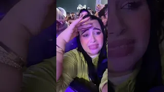 فتاة تشتكي من صوت هيفاء وتفسد حفلها بتعليقات غير متوقعة 