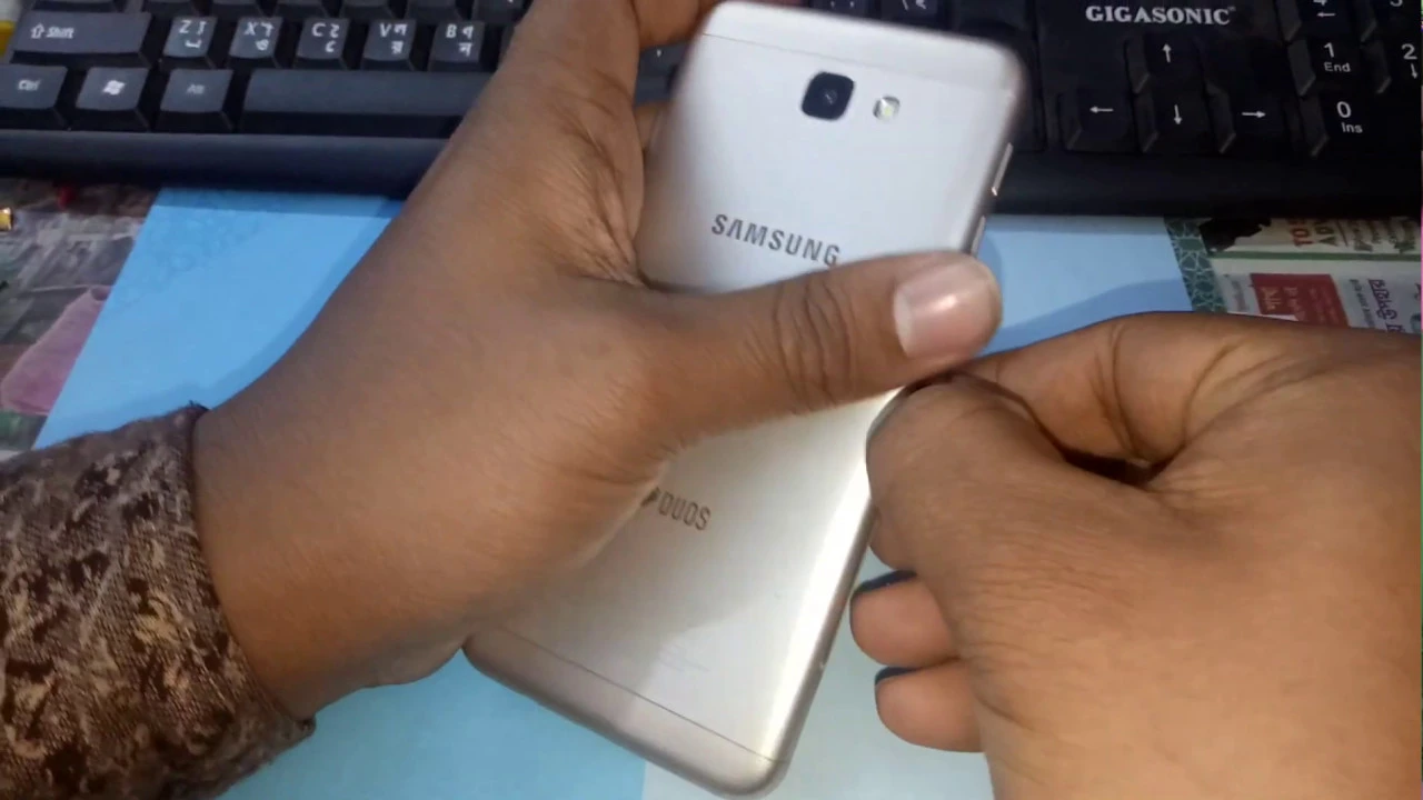 CARA MUDAH BUKA CASING J7 PRIME DENGAN ALAT SEADANYA. 