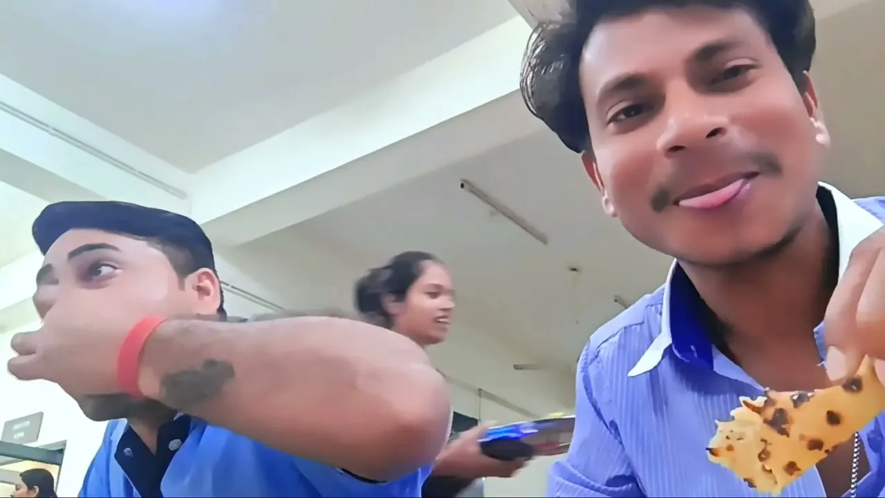 Kela ko nanga kar diya🍌 #youtubeshorts #ashwanicitzone #ashwanicitzonevolg poster