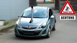 Auspuff aus der Motorhaube | Dumm Tüch