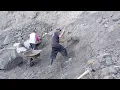 Download Lagu JAPAR AND NURWANTO LOOK FOR SAND IN THE LOCATION ON THE RIGHT 