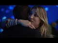 Video di The Flight Attendant | Cassie and Davey Share a Moment