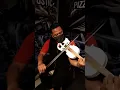 Lagu ngamen di pizza hut di setiabudi bandung dgn biola (si abah suara ok banget)