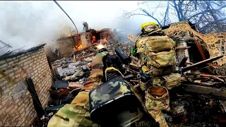 🔴 UKRAINE WAR - Ukrainian Special Assault Units Storm Russian Held Village in Heavy Urban Combat