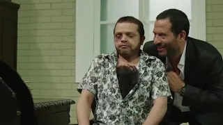 اتفرج ماجد المصري بيحقق مع هنيدي    انا ممكن انتف شعر صدري شعرايه شعرايه   مش هتبطل ضحك دندنها