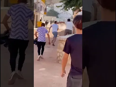 🚨UN TORO SIEMBRA EL PÁNICO AL TIRAR UNA VALLA 🚨
