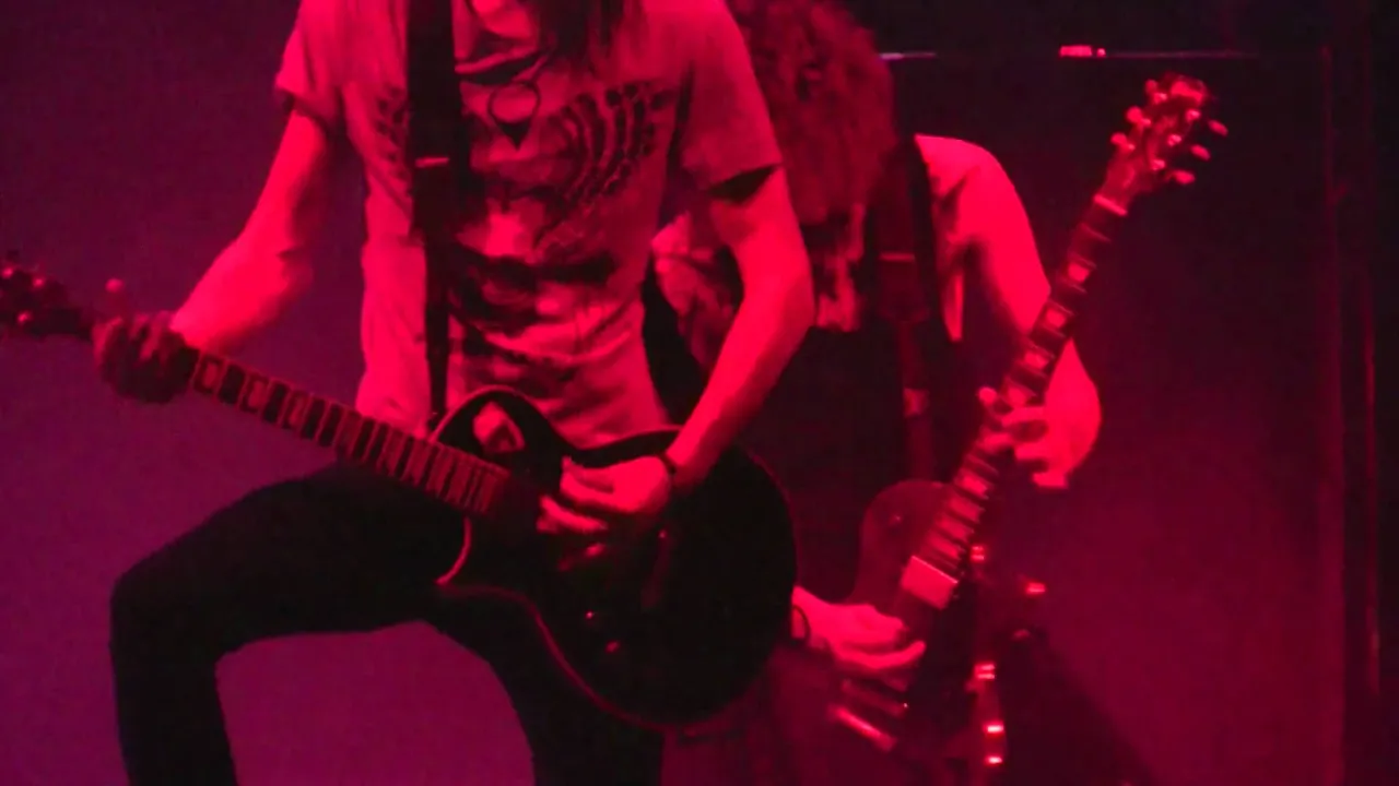 2011.03.14 Asking Alexandria - Someone, Somewhere NEW SONG HD (Live in St. Louis) 2011.03.14 Asking Alexandria - Someone, Somewhere NEW SONG HD (Live in St. Louis)