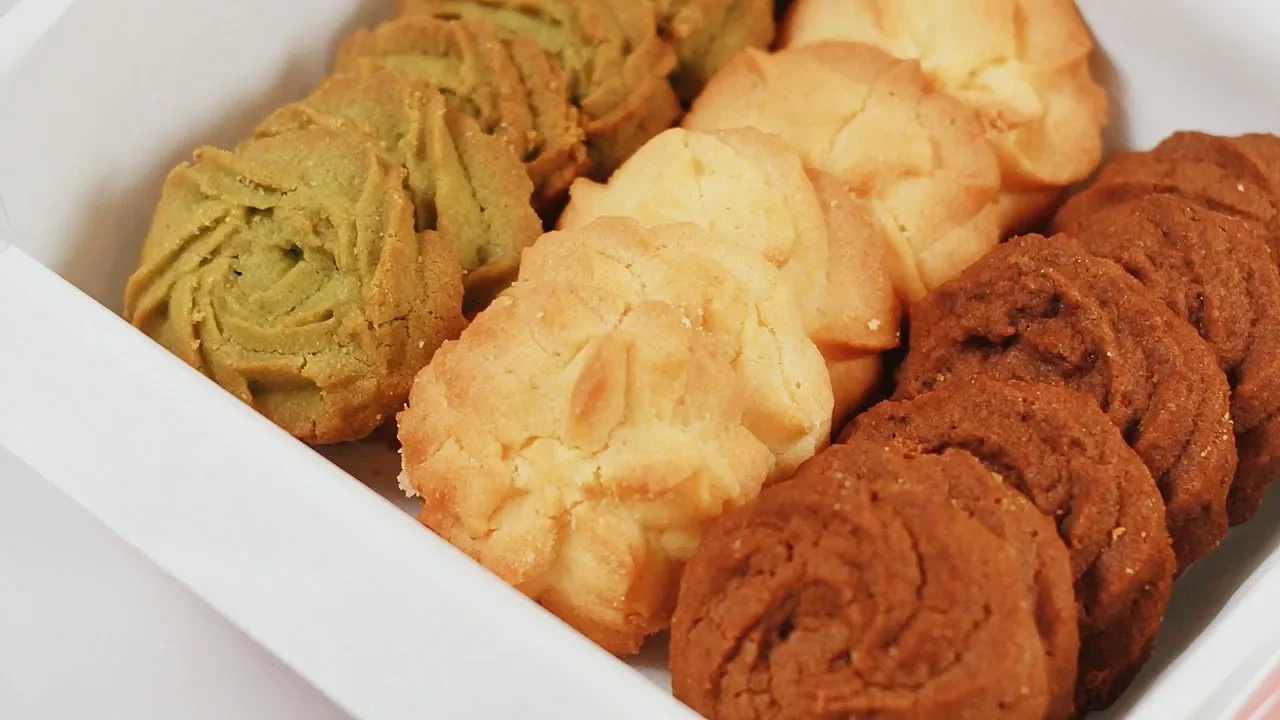 Matcha & Mocha Butter Cookies - Chinese New Year - Recipe By ZaTaYaYummy