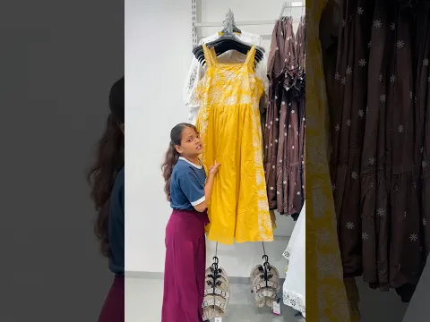 Shrishti konsi dress legi..?🥰😭🙏🏻 | #shorts #familyfun #story #viralvideo #funny #ytshorts #like