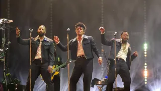 bruno mars silk sonic smokin out the window the romantic tour 4k live in paris 18 06 2026