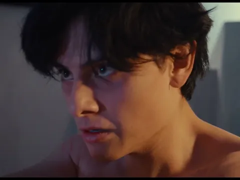 TRAILER REFULGENTE