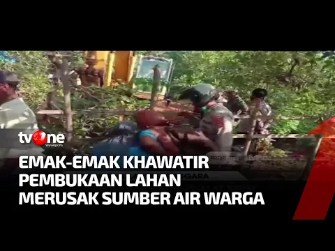 Puluhan Emak-emak Histeris Sambil Menghalangi Alat Berat untuk Pembukaan Tambang Nikel