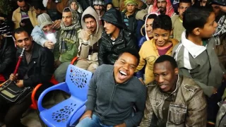 المنشد يحيي بيهقي ينشد الله يحميك يا عصام حضري في الماتش مع بوركينافاسو دندنها
