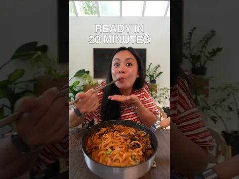 ONE POT SPICY CREAMY UDON W/ CRISPY MUSHROOMS (20 MINUTES ONLY!)