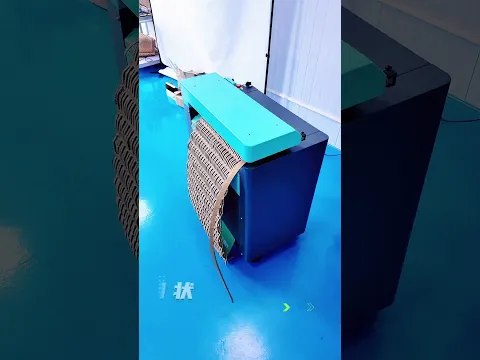 Hören Sie auf, überschüssige Kartons für wenig Geld an Recycler zu verkaufen. Verwandeln Sie übrig gebliebene Kartons mit dem Zerkleinerer-Expander in brauchbares Polsterpapier.