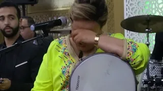 في حفل نسائي جميع الحاضرات بكاو مع زهيرة الرباطية تحية لجميع الأمهات 