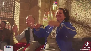 انا عارف لما اسافر كرسيا علي السفره فاضي   دندنها