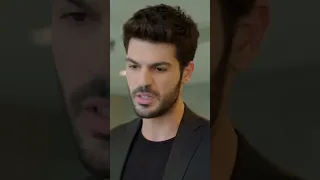 تحولت شرارة الشجار إلى قبلة ساخنة مسلسل جانبي الأيسر Shorts 