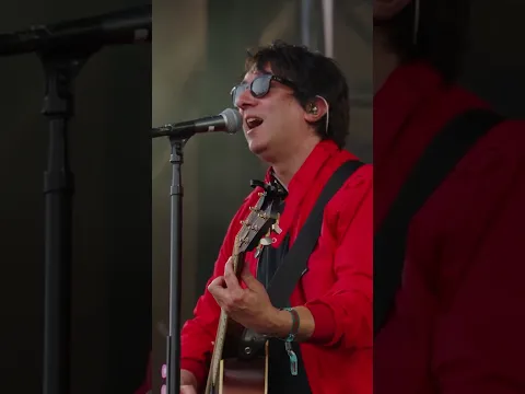 Watch @plainwhiteTsyoutube perform Hey There Delilah from Long Beach Warped 2026 🌅🌴