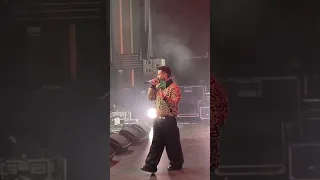 حماس جمهور أحمد سعد على أغنية مكسرات في لندن كونها أو ل حفل لـ احمد سعد في العاصمة البريطانية 