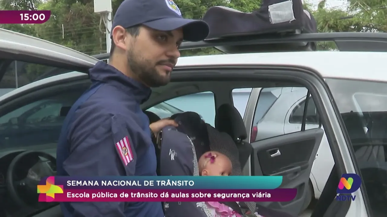 Escola pública de trânsito dá aulas sobre segurança viária em escolas de Blumenau