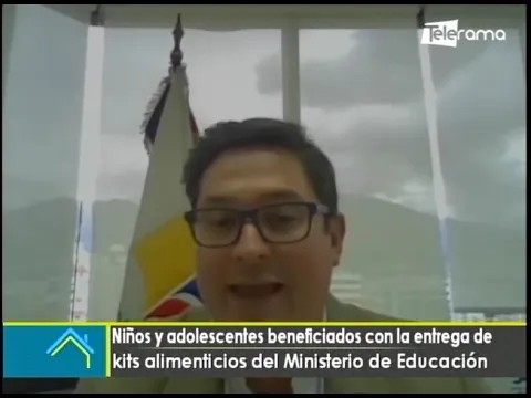 Niños y adolescentes beneficiados con la entrega de kits alimenticios del Ministerio de Educación