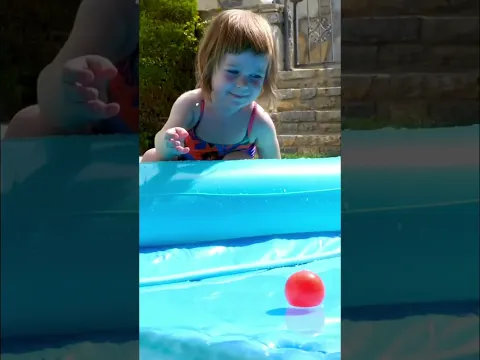 Единорог ждёт: Бьянка заполняет бассейн водой 🦄🌊