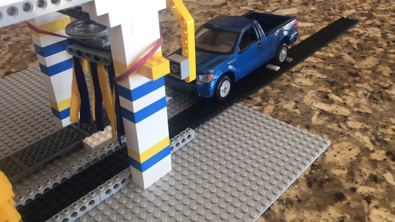 Lego Friends 41350 Spinning Brushes Car Wash - Lego 41350 Speed Build. 