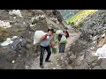An Elderly Man Risks His Life on the Mountain to Cook Salted Chicken 🔥