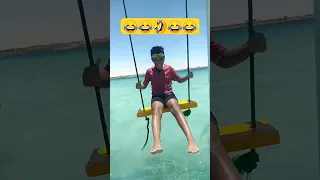 لما حسين يقع في البحر      مواقف طريفة ومضحكة  ضحك  لعب  تسالي دندنها
