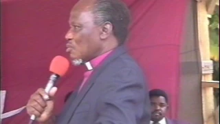 MCHUNGAJI MOSES KULOLA SALA ZA MAREHEMU HAZIKUPELEKI MBINGUNI 