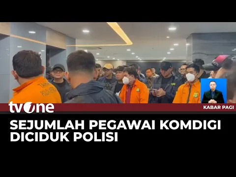 Polisi Bawa Boks Kontainer dari Kantor Komdigi Terkait Kasus Judol