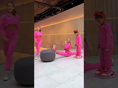 👯‍♀️+🤸‍♀️=🪑🫪 #familyfirst #flexibility @yana.chirkina @Belitskay