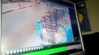 شاهد حادث مقتل ٤ أشقاء من كاميرا مراقبة بمدخل مدينة أبنوب بأسيوط 