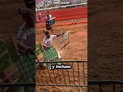 Él Quería Absolutamente Los Mejores Lugares Para el Concierto 😅🎵