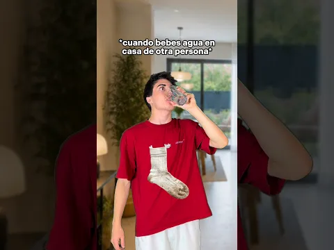 CUANDO BEBES AGUA EN CASA DE OTRA PERSONA 💦🤮 #shorts