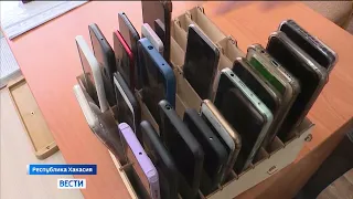 Госдума приняла закон о запрете использования мобильных телефонов в школах