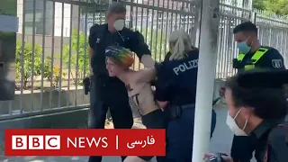بازداشت زنان برهنه معترض به حکومت ایران در برلین 