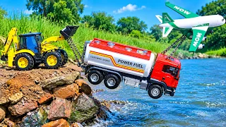 Jcb tractor Video ! Bruder Dump Truck Accident Longest River Pulling Out jcb 3dx Airplane ? CS Toy
