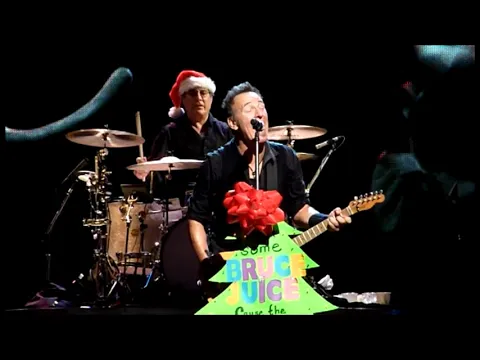 Download MP3 Bruce Springsteen - Santa Claus Is Comin' To Town - Live in Milwaukee (2009)