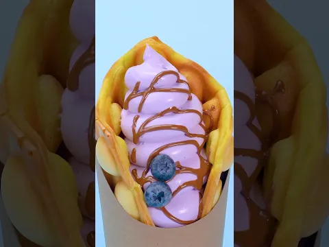 Свежая клубника в восхитительных вафлях! 🍓🍰 #shorts #клубника