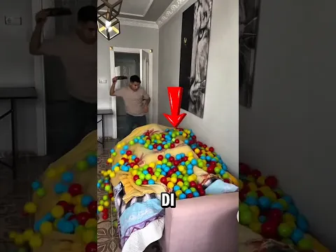 ‎Dikira ada orang di balik selimut... ternyata bikin kaget⁉️😱😂#viralshorts