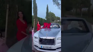 جورجينا حبيبة كرستيانو رونالدو تهديه رولز رويس بقيمة 250 ألف دولار سترايف رولز رويس رونالدو 