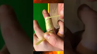 HOW TO REMOVE A RING THAT STUCK ON YOUR FINGER USING A RIBBON 