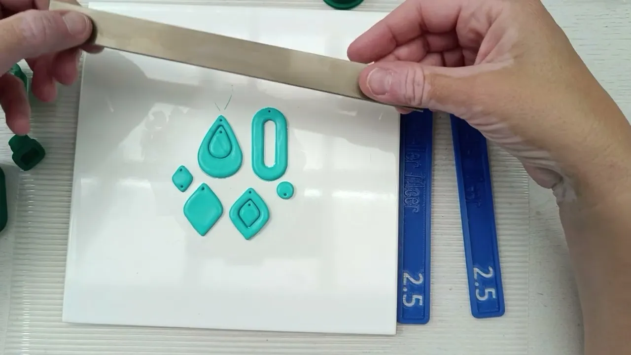 DIY box ~ polymeerlei onderdelen met flexibel met van de tegel verwijdere om af te bakken